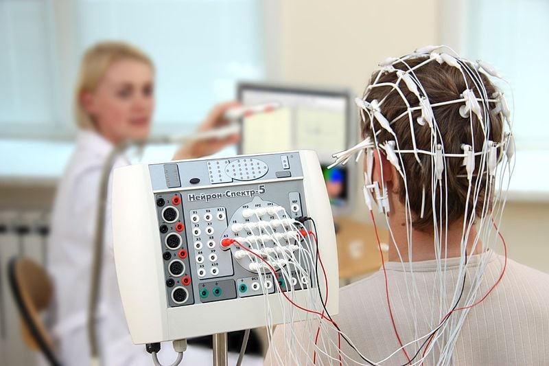 EEG en cours de mesure par Baburov.